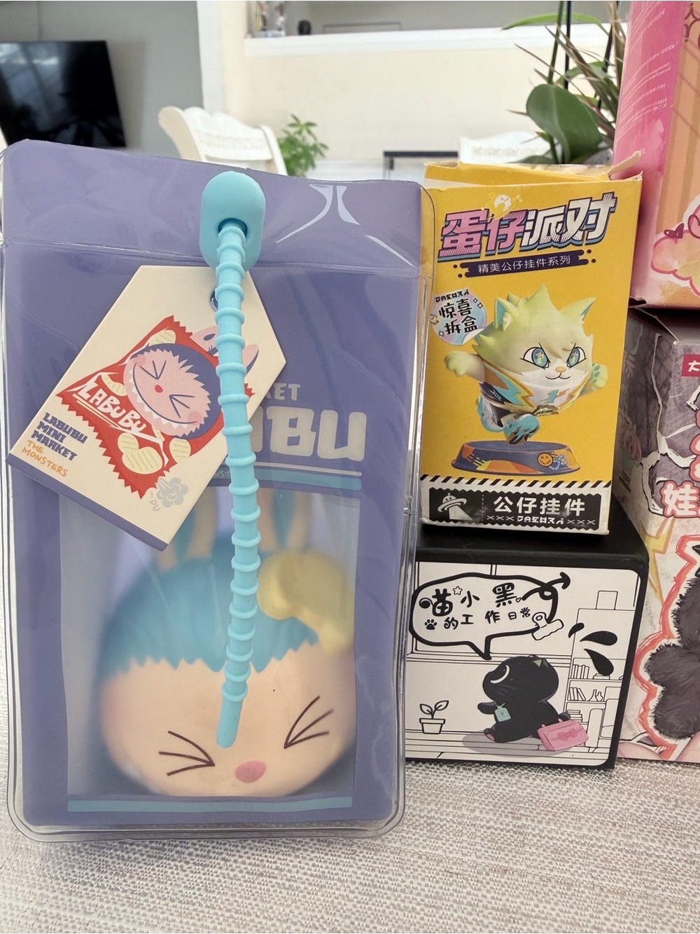 Labubu bundle with 4blind boxes - Picture 2 of 5
